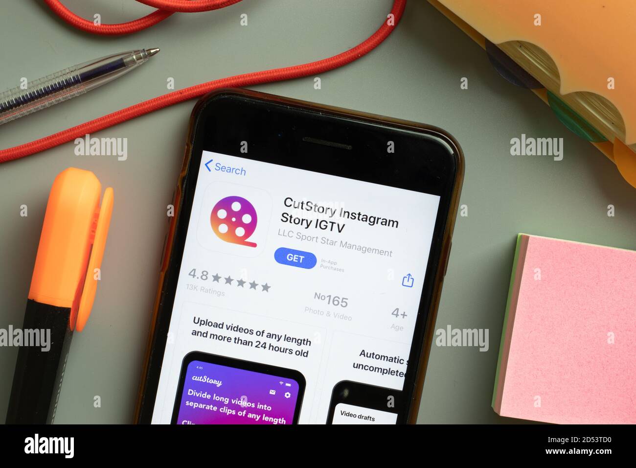 New York, Etats-Unis - 29 septembre 2020 : CutStory Instagram Story logo de l'application mobile IGTV sur l'écran du téléphone, illustration éditoriale Banque D'Images