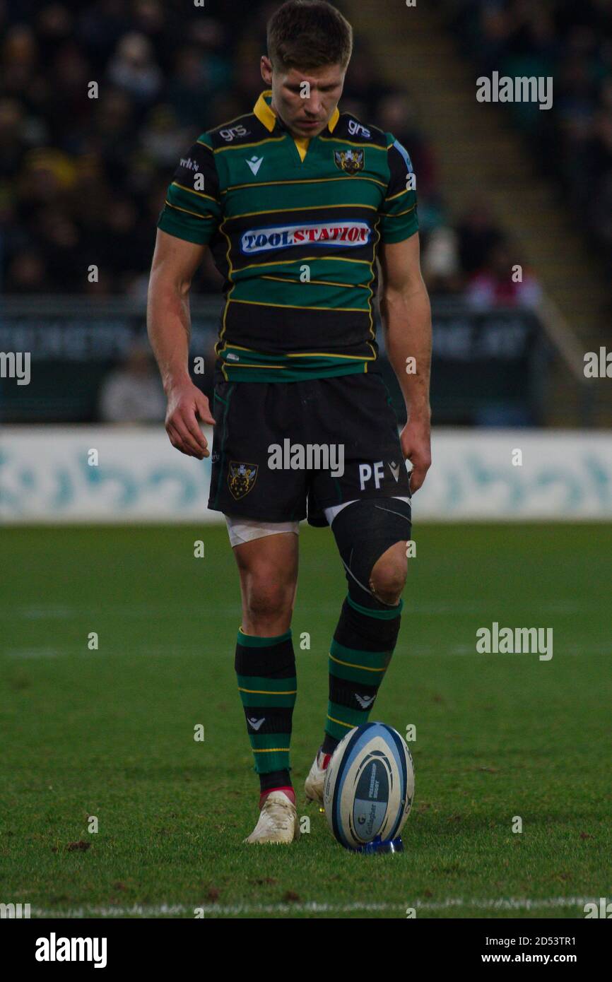 Northampton, Angleterre, 28 décembre 2019. Danny Cipriani se préparant à tenter une conversion pour Northampton Saints lors du match Gallagher Premiership contre Gloucester Rugby à Franklin’s Gardens. Banque D'Images