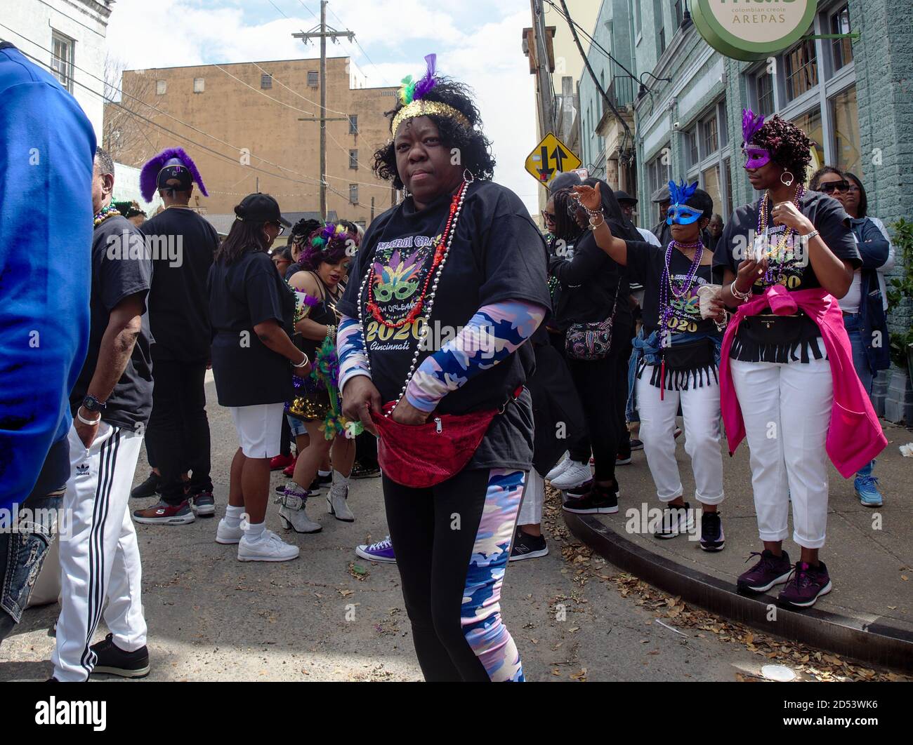 La Nouvelle-Orléans, Louisiane, Etats-Unis - 2020: Les gens participent à un défilé de deuxième ligne, un événement traditionnel de cette ville. Banque D'Images