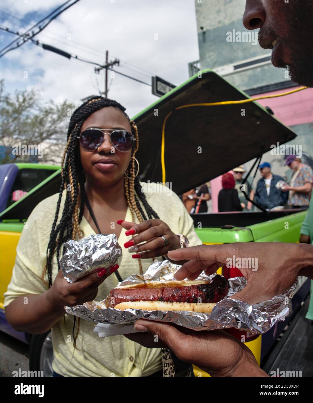 La Nouvelle-Orléans, Louisiane, Etats-Unis - 2020: Les gens participent à un défilé de deuxième ligne, un événement traditionnel de cette ville. Banque D'Images