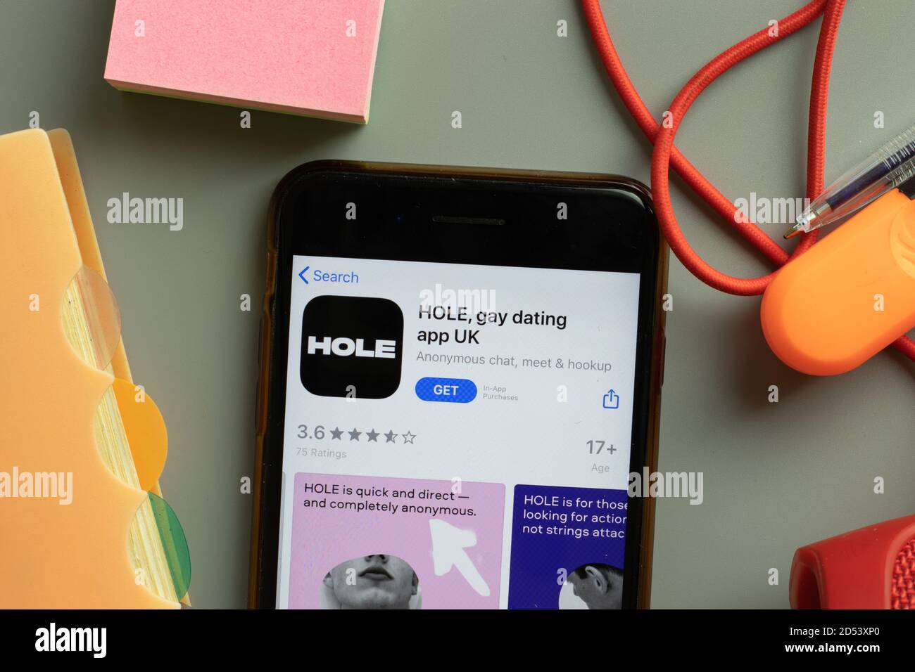New York, Etats-Unis - 28 septembre 2020 : LE LOGO DE l'application mobile DE RENCONTRES DE HOLE gay sur l'écran du téléphone gros plan, Editorial Banque D'Images