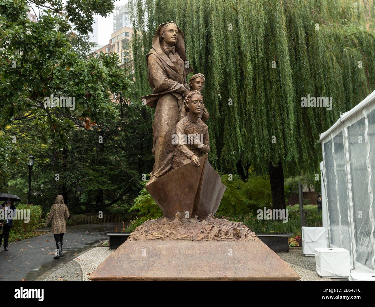 New York, États-Unis. 12 octobre 2020. Vue sur le Mémorial de la mère Cabrini dans Battery Park dévoilée le jour de Columbus. Lors d'une pandémie, lorsque le défilé de la Journée de Colomb a été annulé, le mémorial et la sculpture de mère Cabrini ont été dévoilés. Mère Cabrini née Maria Francesca Cabrini a été la première citoyenne américaine à être canonisée en tant que Saint par l'Église catholique romaine. (Photo de Lev Radin/Pacific Press) crédit: Pacific Press Media production Corp./Alay Live News Banque D'Images