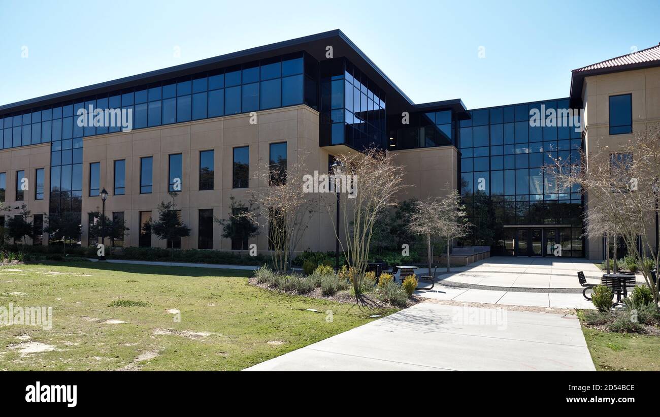 Bâton Rouge, Louisiane, États-Unis - 2020 : vue extérieure du Patrick F. Taylor Hall, bâtiment du LSU College of Engineering (nommé CEBA jusqu'en 2007). Banque D'Images