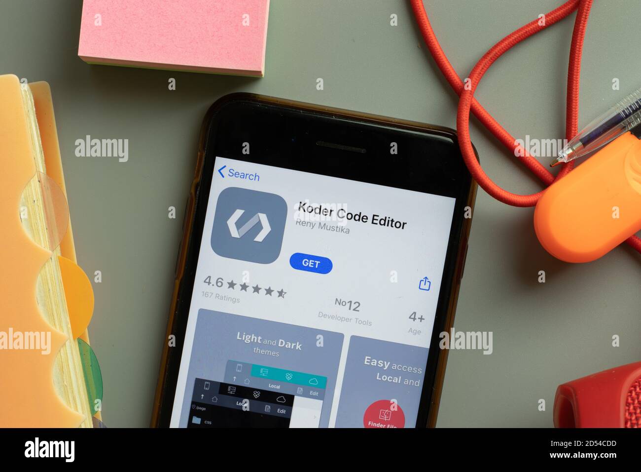 New York, États-Unis - 28 septembre 2020 : logo de l'application mobile Koder Code Editor sur l'écran du téléphone, illustration éditoriale Banque D'Images