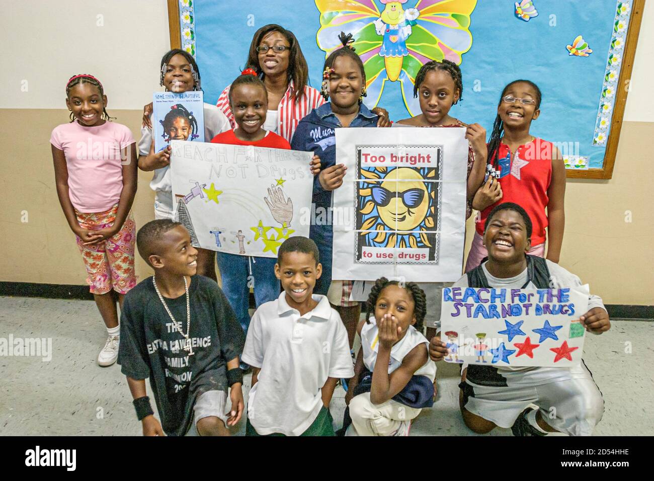 Miami Florida,Little Haiti Edison Park Elementary School,Red Ribbon week anti-programme de drogue, événement d'assemblage Black African étudiant élèves fille filles bo Banque D'Images