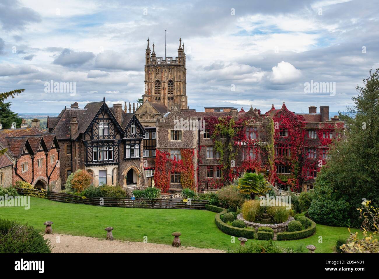 Grand Prieuré de Malvern et l'hôtel Abbey en automne. Great Malvern, Worcestershire, Angleterre Banque D'Images