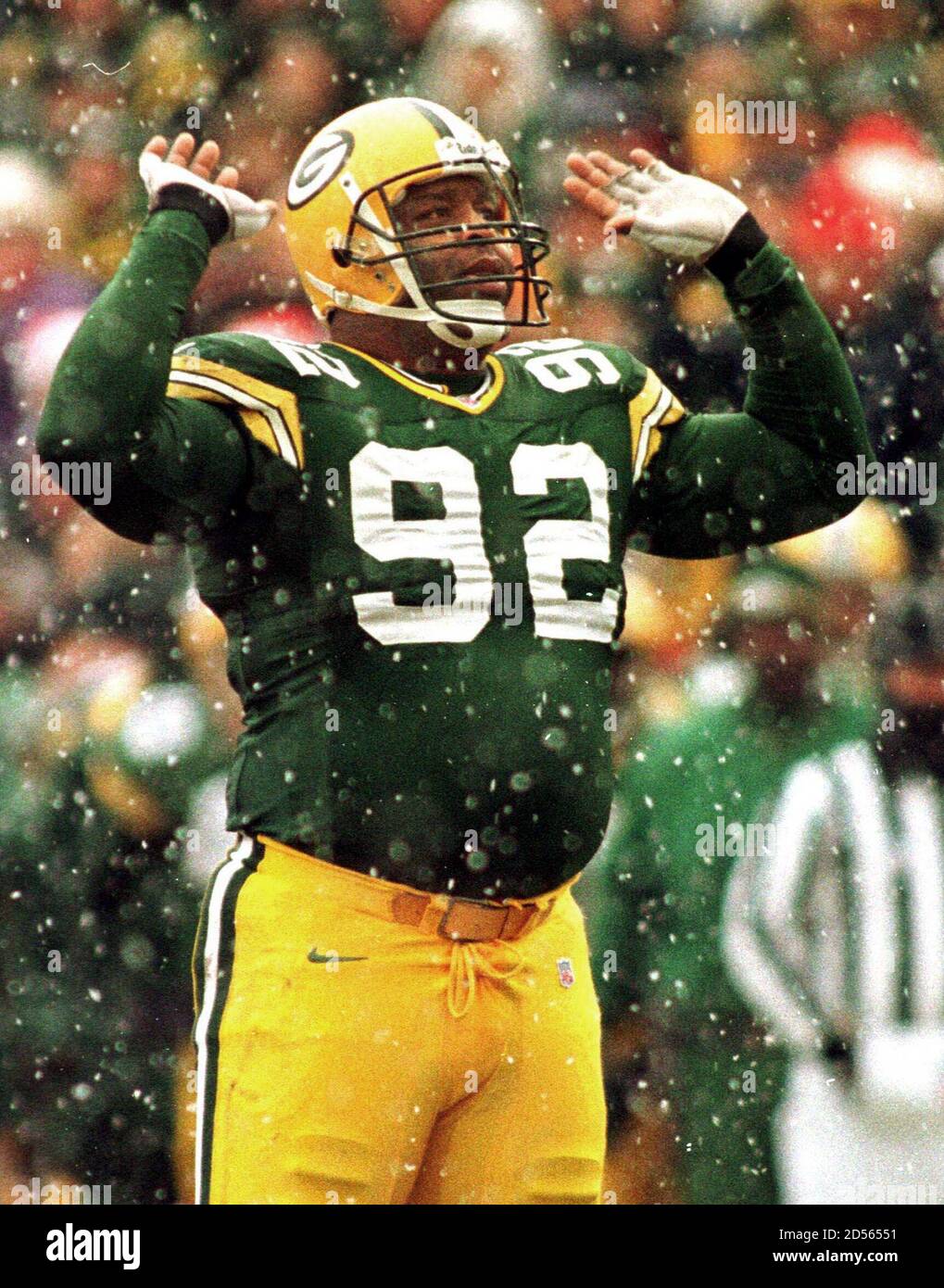 Photo Du Dossier De Green Bay Packers Defensive End Reggie White Saluant Les Fans Lors D Un Match De La Nfl A Green Bay Wisconsin Le Decembre 1998 Au Lambeau Field White