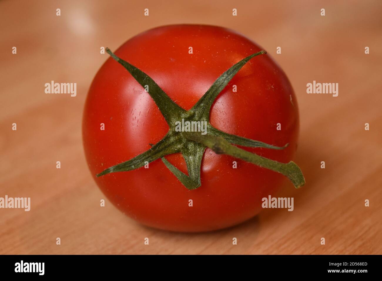 Une tomate rouge juteuse Banque D'Images