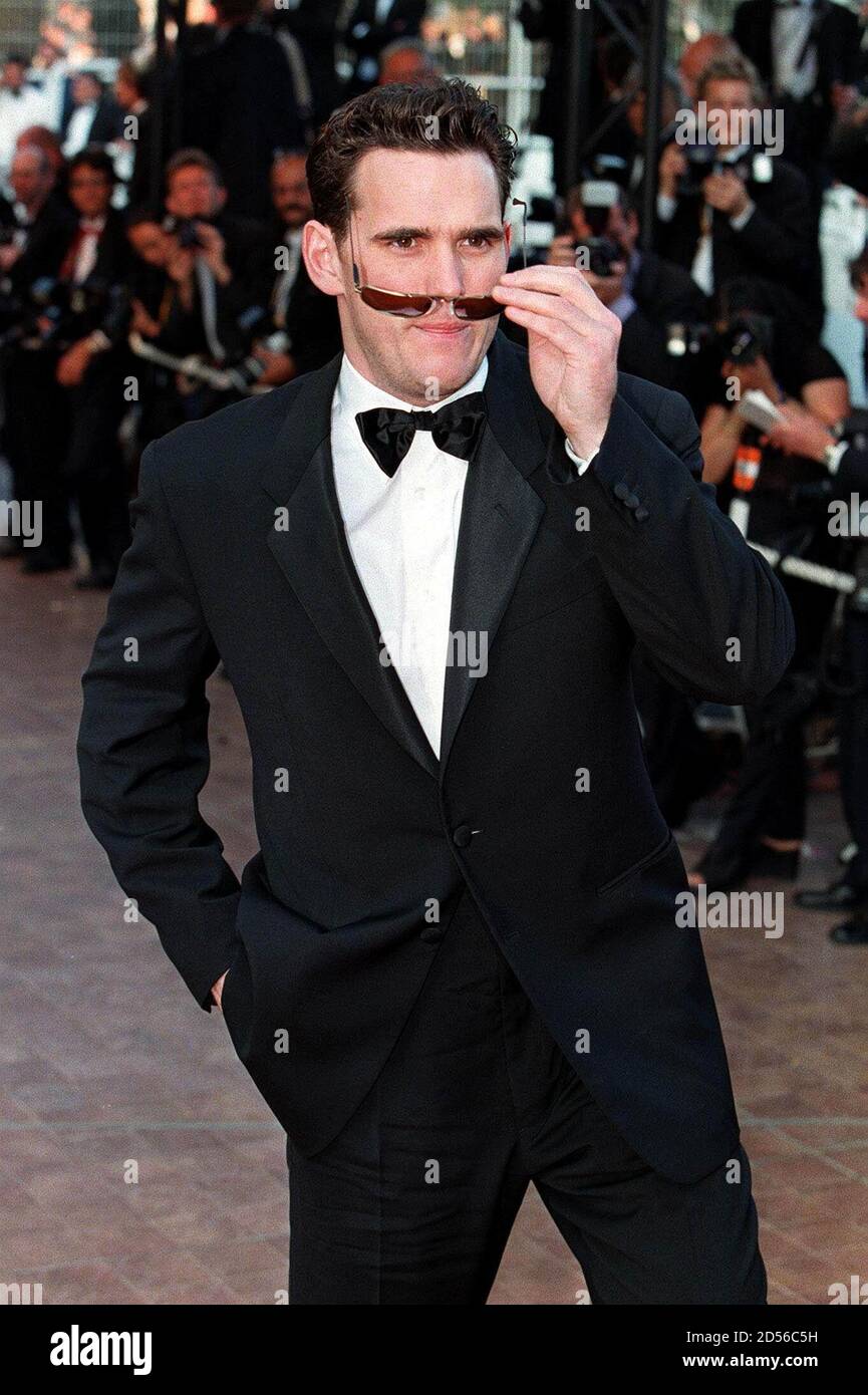 L'acteur AMÉRICAIN Matt Dillon retire ses lunettes de soleil alors qu'il  arrive pour la projection officielle du film du réalisateur britannique  John Boorman 'le général' Mai 19. L'entrée de Boorman est l'un