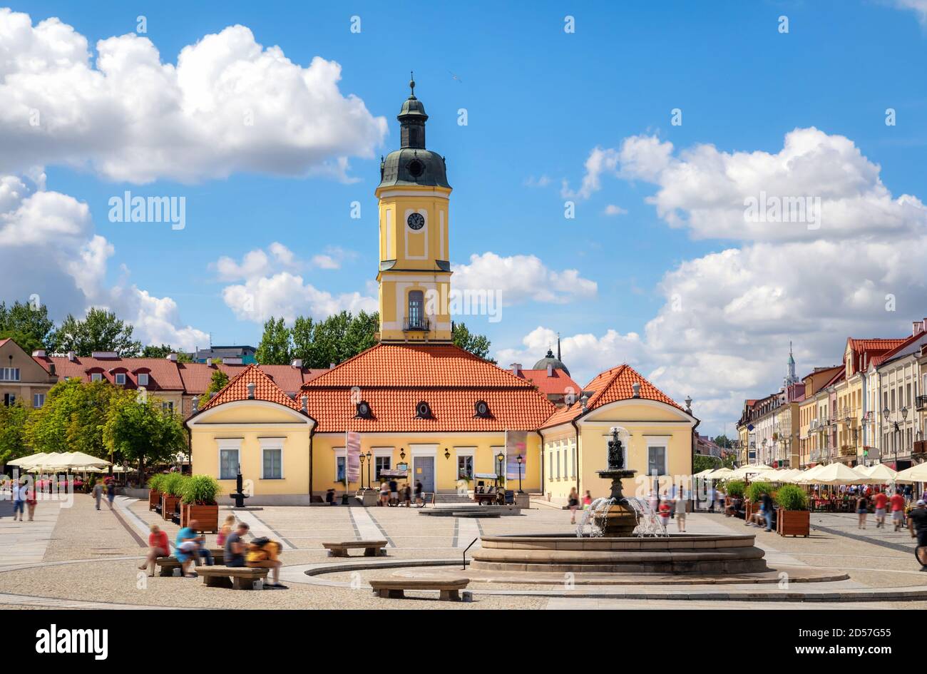 Bialystok, Pologne. Place principale de Rynek Kosciuszki avec hôtel de ville historique Banque D'Images