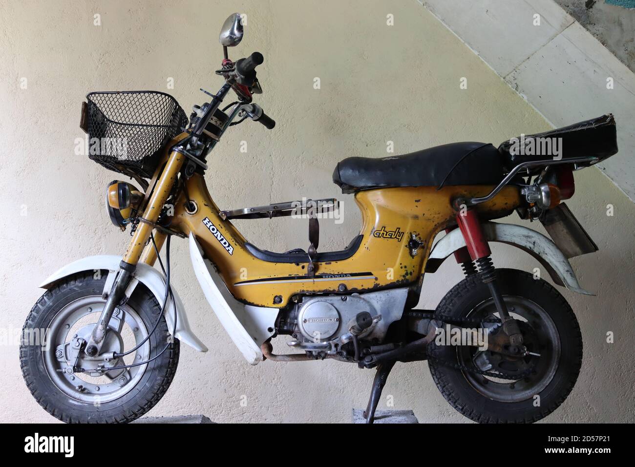 En très bon état de marche et à l'origine du Japon sous la marque Honda et la série de modèles comme Chaly cette moto a fait en 1984. Banque D'Images