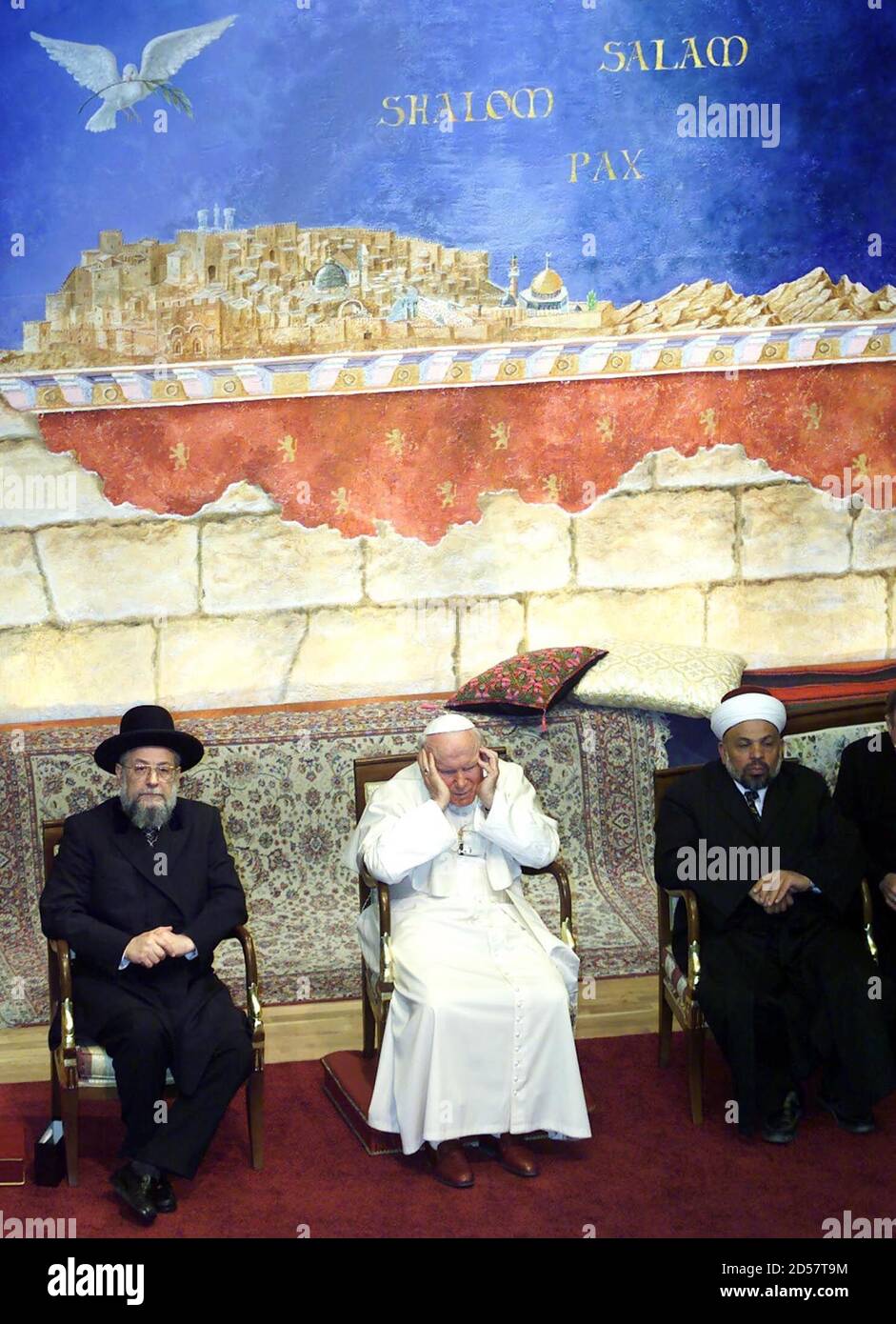 Sheikh Tayseer Al-Tamimi (R), a Moslem cleric shakes hands with Pope John Paul  II March 23 as he leaves inter-religious gathering with the Pope and Israel  chief Rabbi Meir Lau (L) before