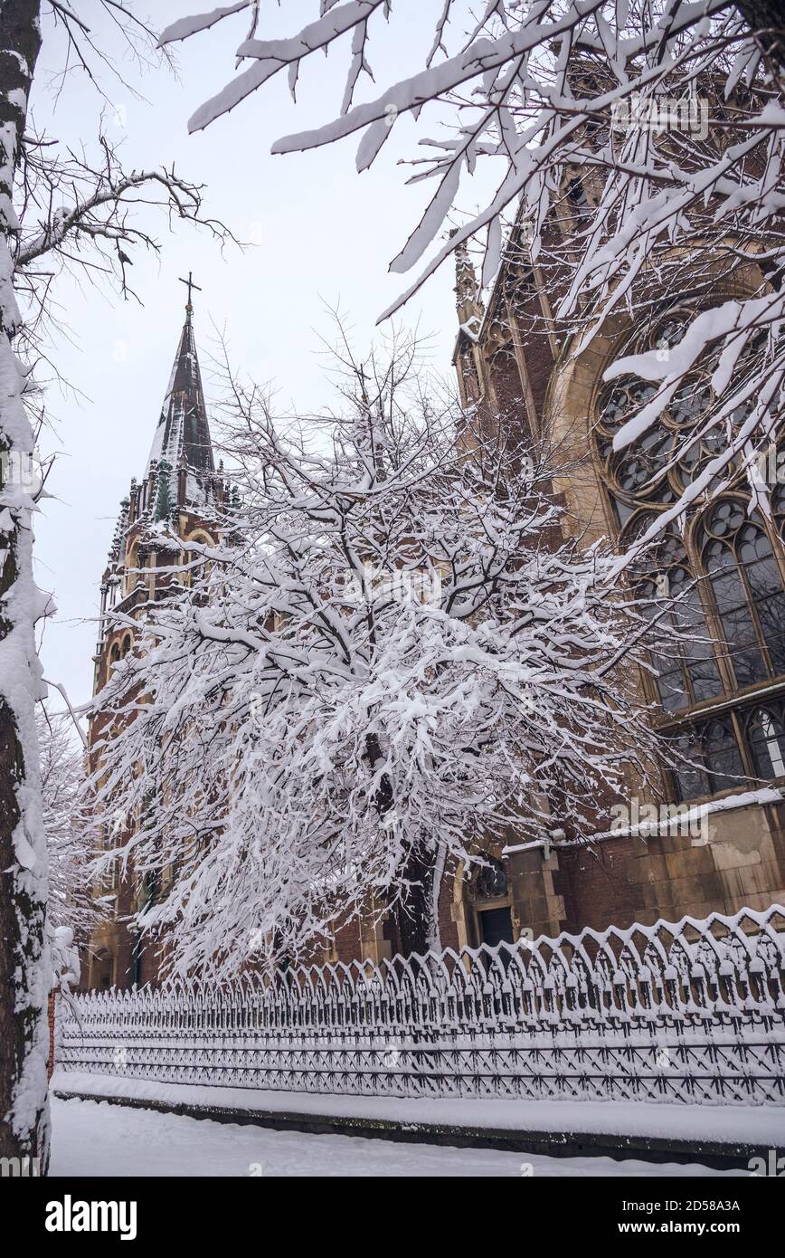 Église catholique grecque de STS. Olha et Elizabeth en hiver. Ville de Lviv, Ukraine Banque D'Images