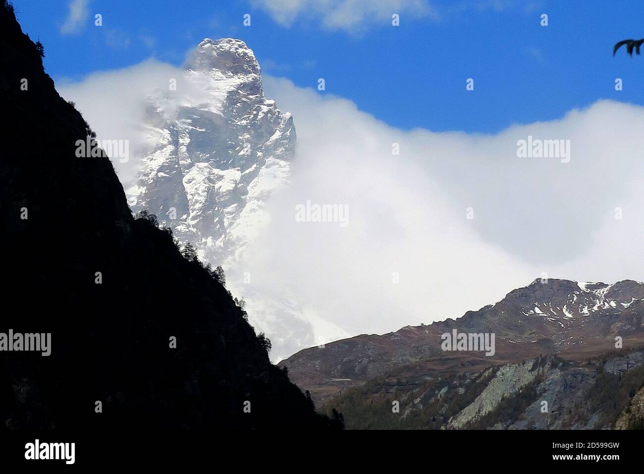 Vue panoramique sur le Mont Cervino Valle d'Aoste depuis le village D'Antey Saint André en automne Banque D'Images