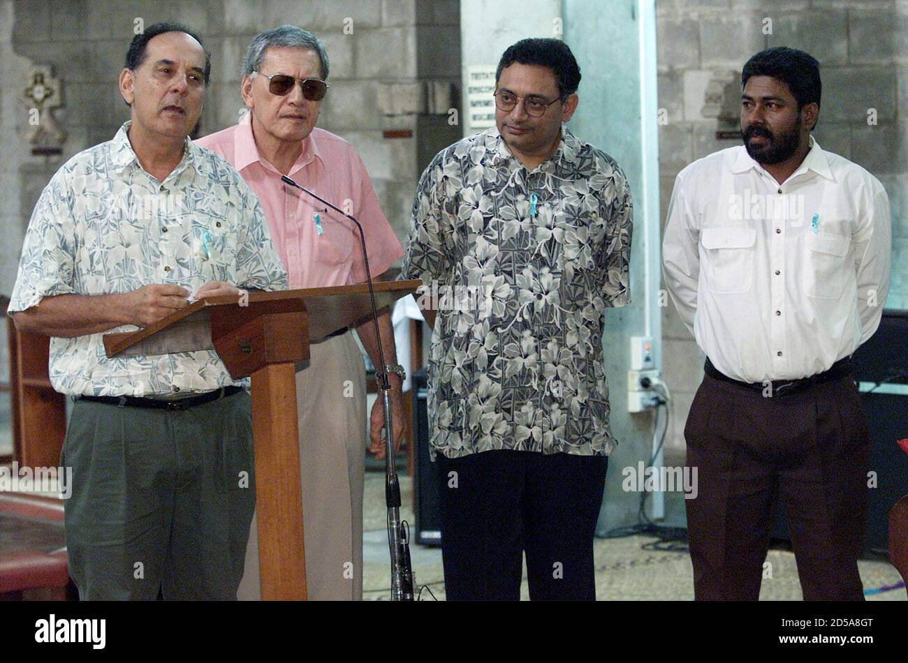 Quatre Des Neuf Otages Liberes Du Complexe De Parlementaires De Suva De Gauche A Droite Leo Smith Bill Aull Anand Singh Et Anup Kumar Se Sont Prononces Quotidiennement A L Occasion D Une Commemoration