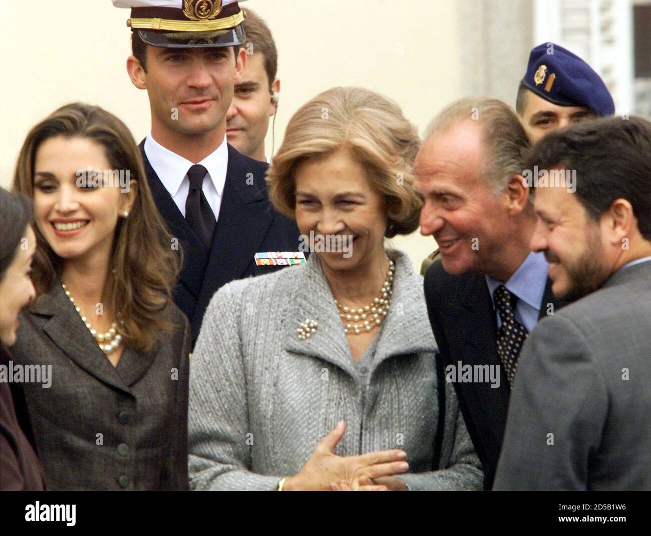 G-D) la princesse jordanienne Alia, la reine jordanienne Rania, le prince  héritier espagnol Felipe, la reine espagnole Sofia, le roi espagnol Juan  Carlos et le roi jordanien Abdullah partagent un rire lors