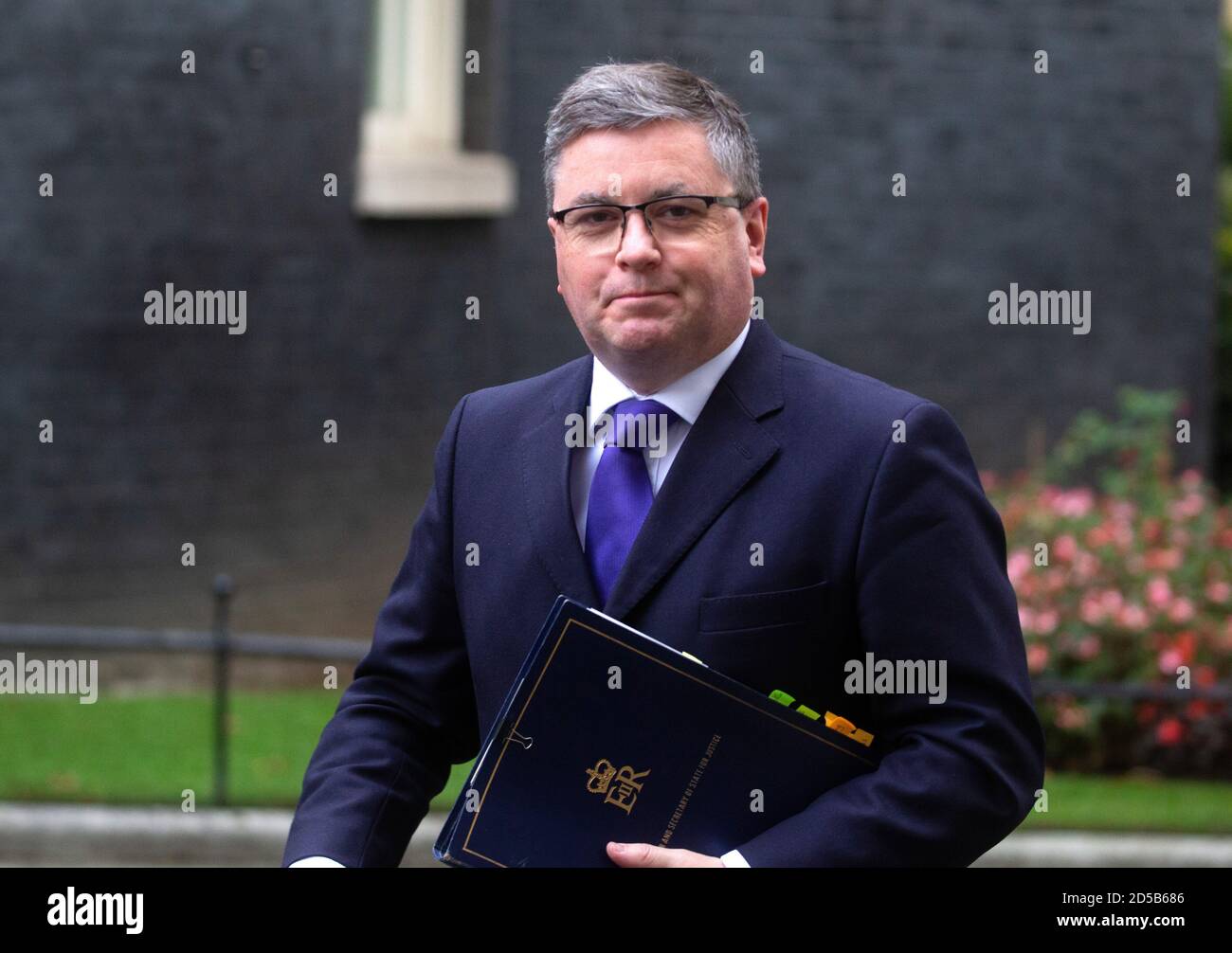 Londres, Royaume-Uni. 13 octobre 2020. Robert Buckland, Lord Chancelier et secrétaire d'État à la Justice, arrive à la réunion du Cabinet. Crédit : Mark Thomas/Alay Live News Banque D'Images