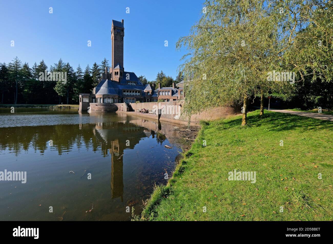 Pavillon de chasse Saint-Hubertus dans le Parc National de Hoge Veluwe avec le musée Kröller-Müller, province de Gelderland, pays-Bas. Banque D'Images