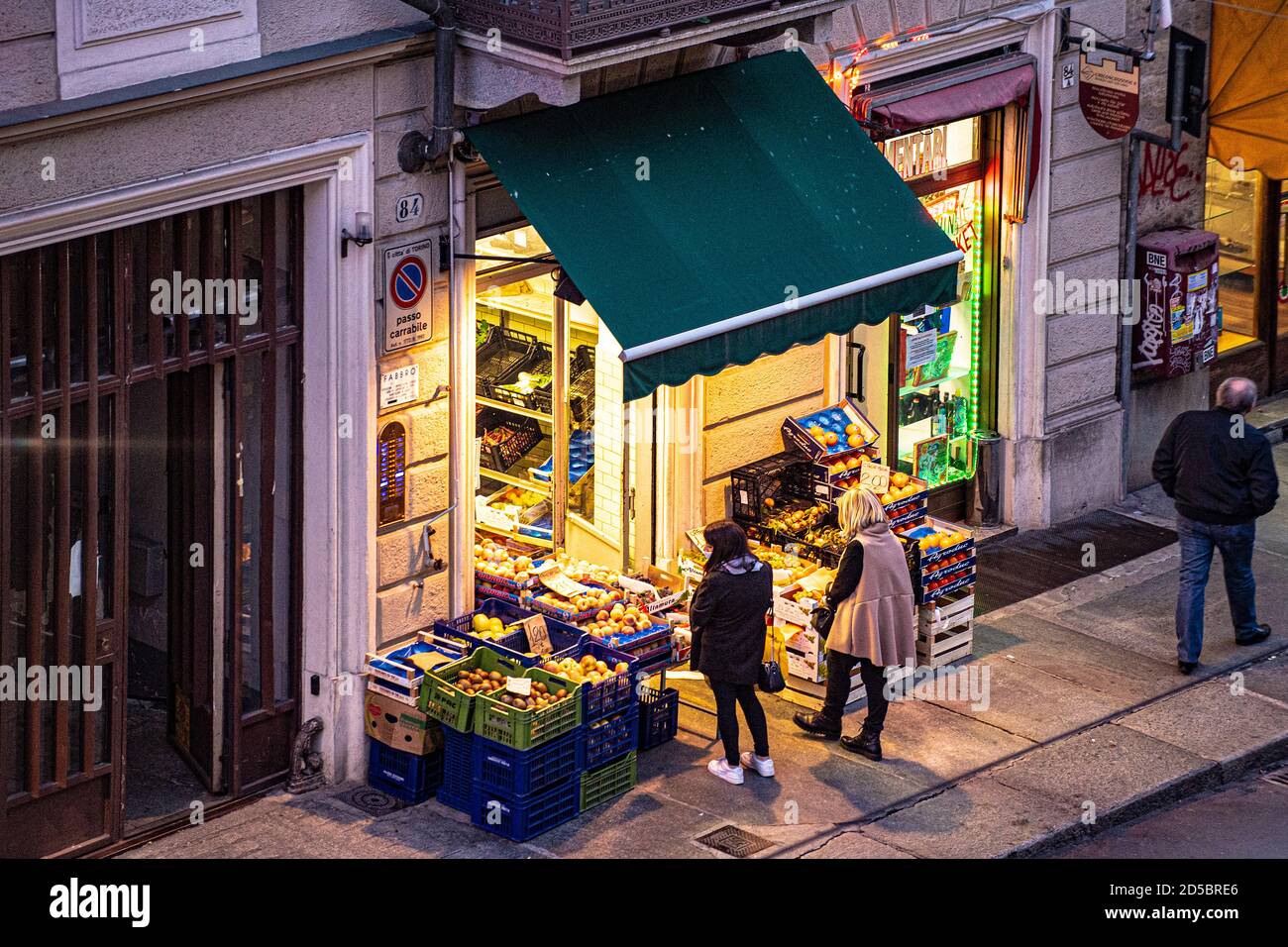 Italie Piémont Turin via Nizza - boutique de fruits et légumes Banque D'Images