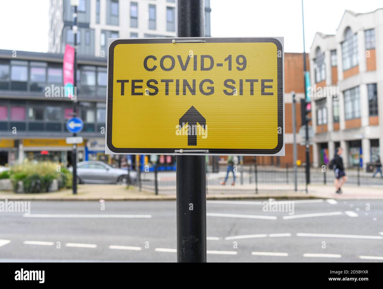 Covid visite du site de test signe pour un nouveau site de test situé à Southampton O2 Guildhall hampshire Angleterre. Banque D'Images
