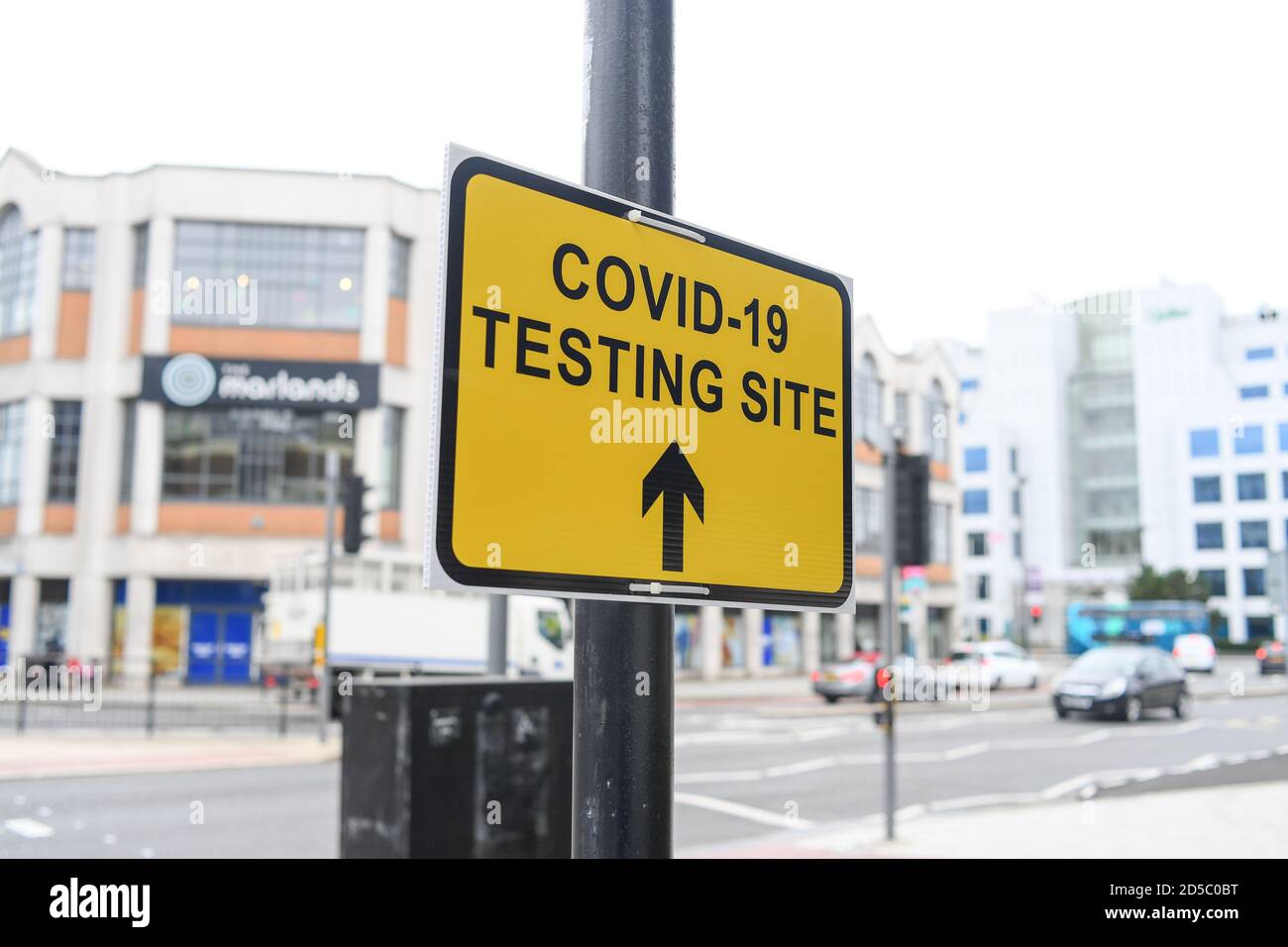 Covid visite du site de test signe pour un nouveau site de test situé à Southampton O2 Guildhall hampshire Angleterre. Banque D'Images