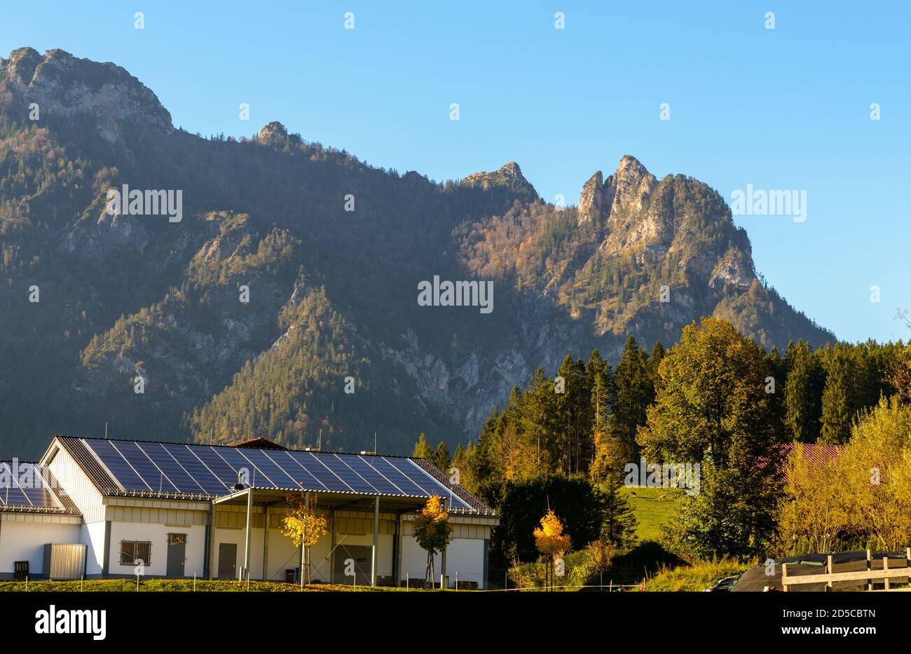 Sorcière endormie de montagne (liegende, schlafende Hexe) par Bad Reichenhall, Rotofen en automne. Bavière, Bayern, Allemagne Banque D'Images