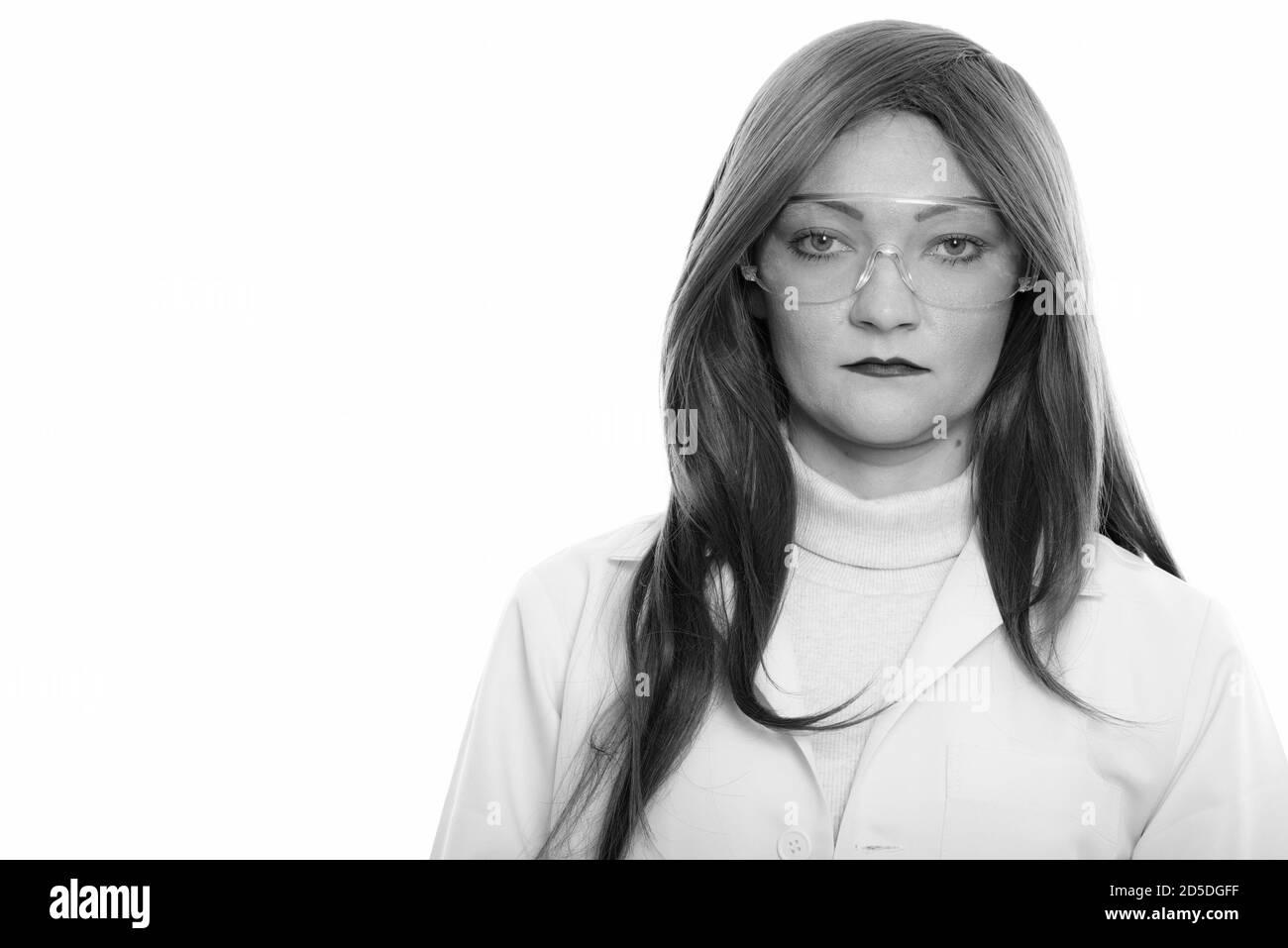Portrait d'une belle femme médecin avec des lunettes de protection Banque D'Images
