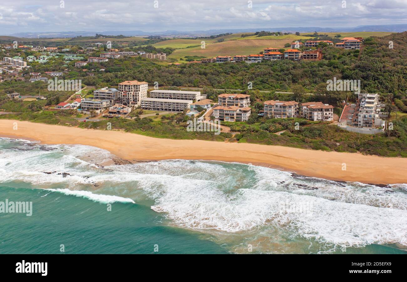 Durban, Kwa-Zulu Natal / Afrique du Sud - 09/30/2020: Photo aérienne du front de mer et des appartements de Durban Nord Banque D'Images