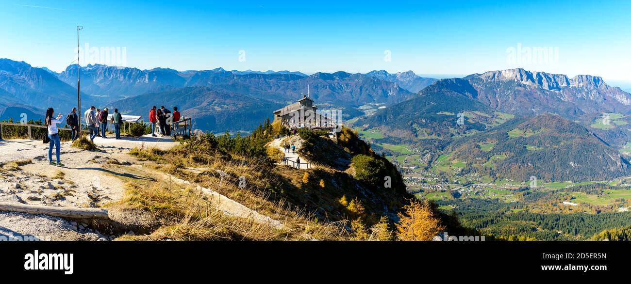 Kehlsteinhaus dans les alpes bavaroises par le lac Konigssee (Koenigssee, Konigsee) en automne. Près de berchtesgarden, Bavière, Bayern, Allemagne. Vue panoramique Banque D'Images