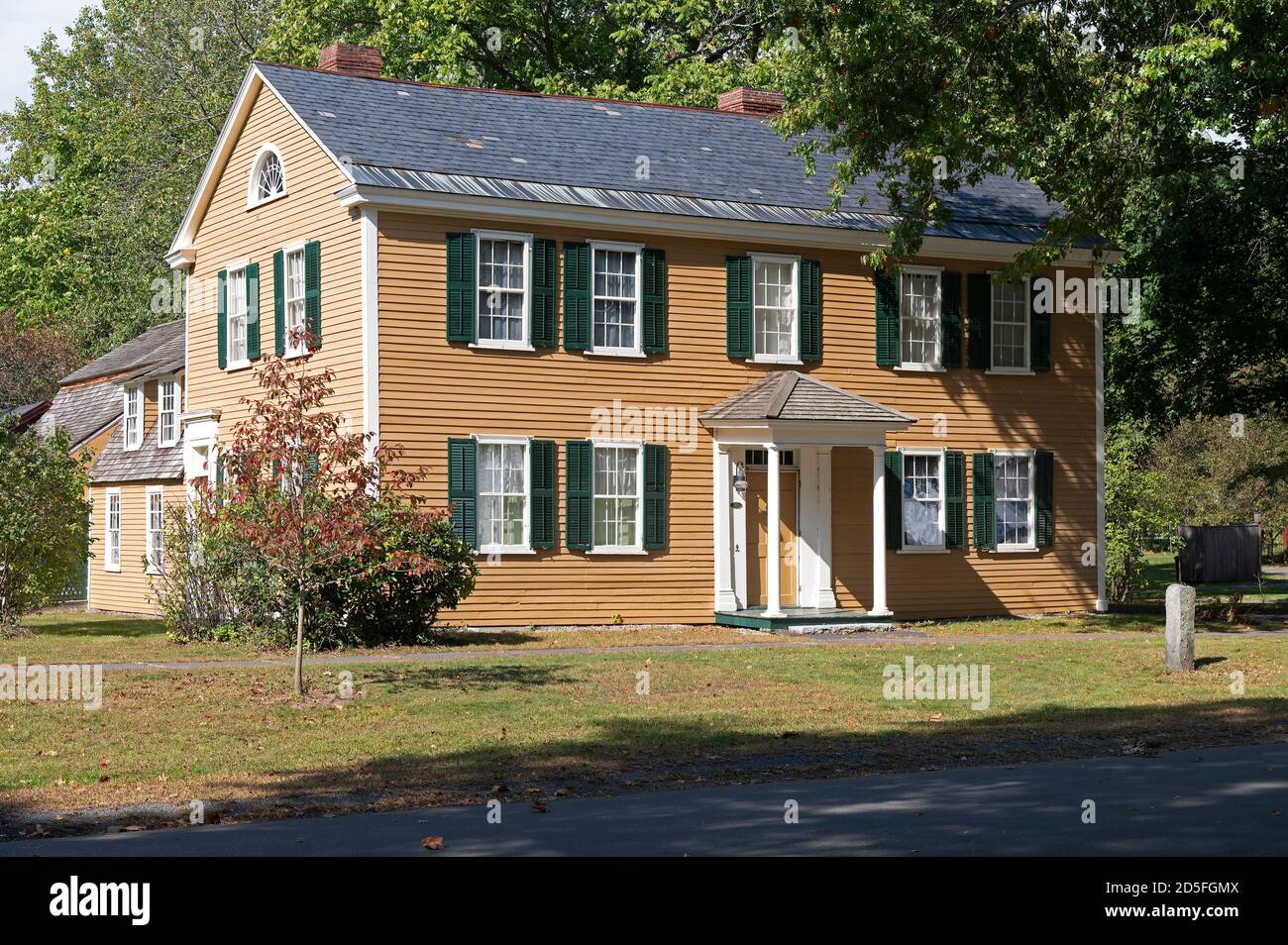 Village historique de Deerfield, Deerfield, Massachusetts, États-Unis, un exemple de l'architecture coloniale américaine Banque D'Images