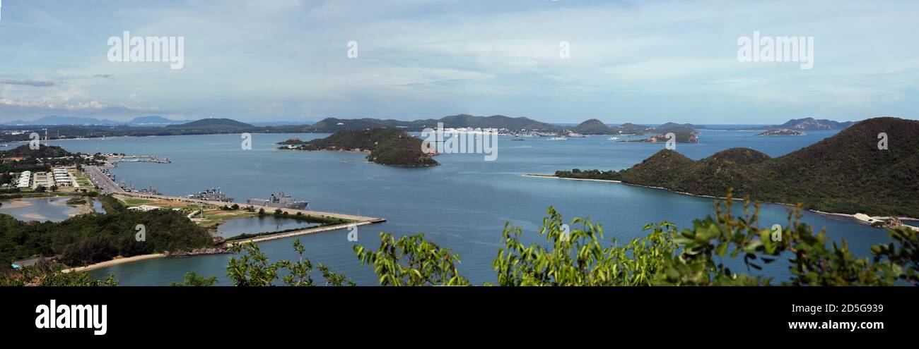 panorama paysage île et jetée en pierre dans la lumière du jour Site touristique de la Thaïlande Banque D'Images