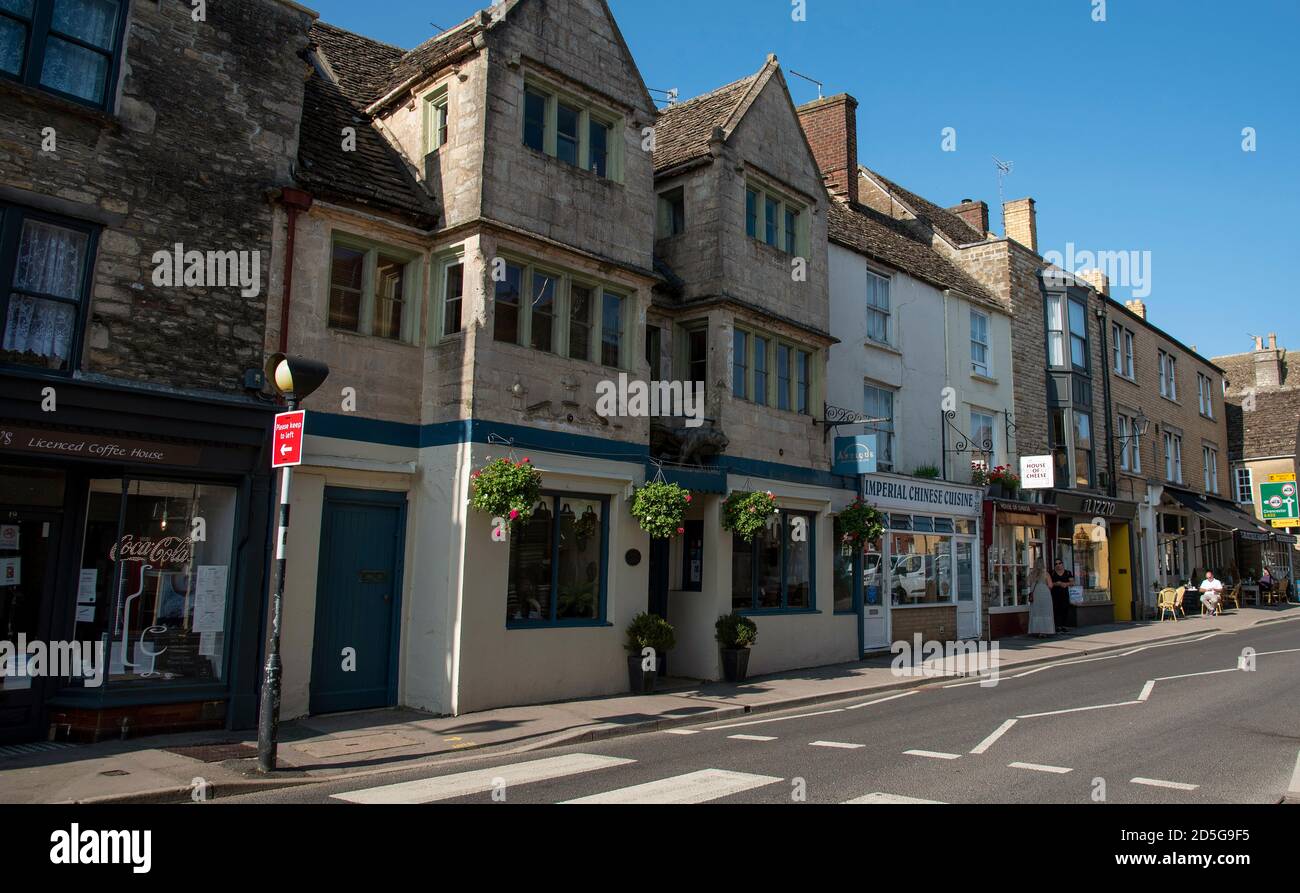 Tetbury, Gloucestershire, Angleterre, Royaume-Uni. 2020. Bâtiments historiques et zone commerciale dans le centre-ville de Tetbury, Gloucestershire et le vieux Engli Banque D'Images