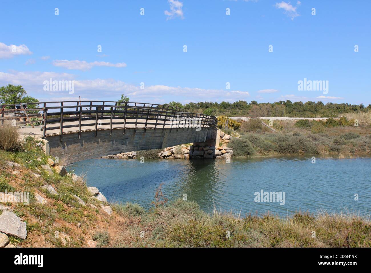 Pont sur le point de l'effondrement près de Tavira. Banque D'Images