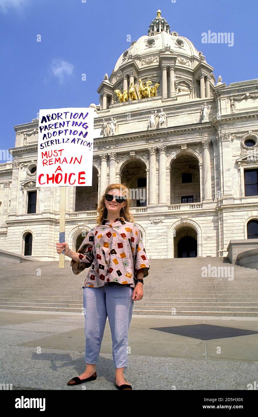 Des femmes protesteront sur les marches du bâtiment du capitole de l'État du Minnesota, Saint-Paul Minnesota, pour les droits à l'avortement et la liberté de choix Banque D'Images