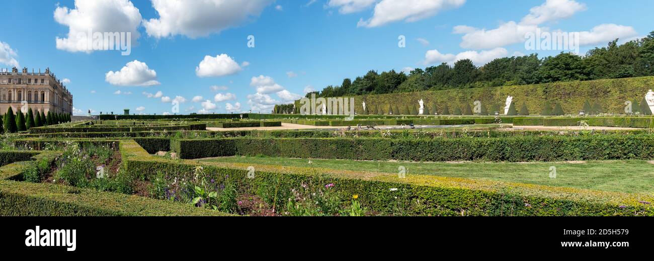 Vue panoramique du Nord du Parterre dans les jardins de Versailles - France Banque D'Images