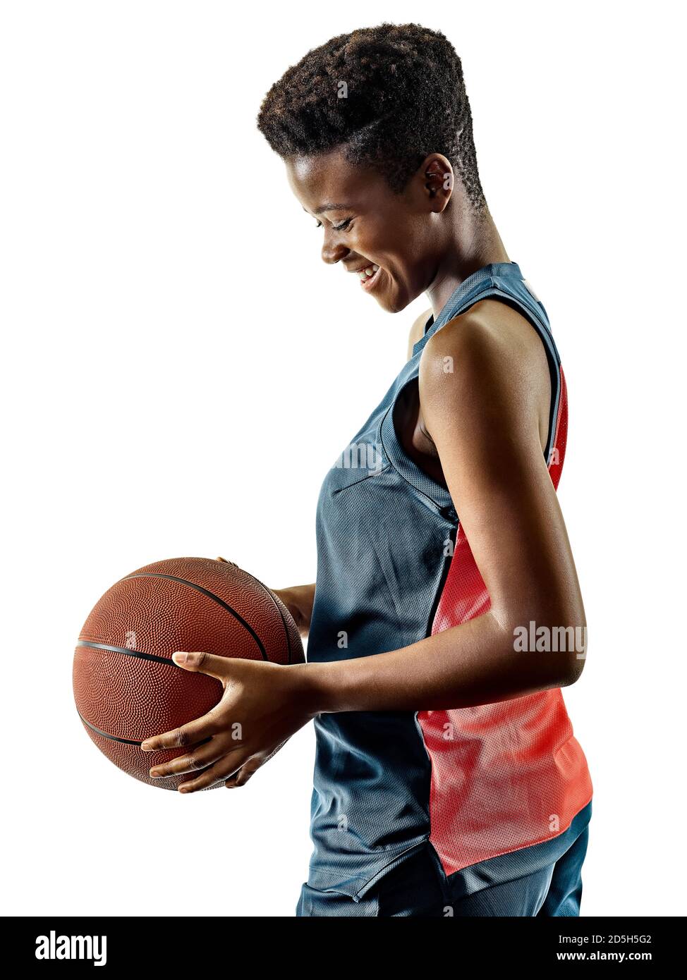 L'un des joueurs de basket de l'Afrique de l'adolescent femme fille isolée sur fond blanc avec des ombres Banque D'Images