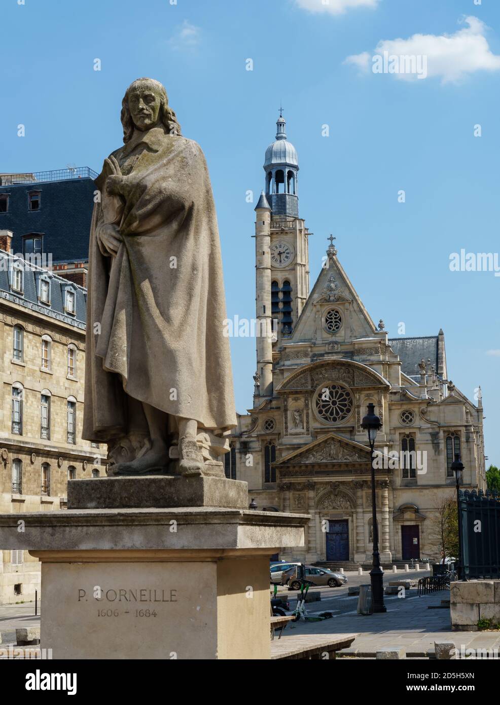 Statue de Pierre Corneille et église Saint-etienne-du-mont - Paris, France Banque D'Images