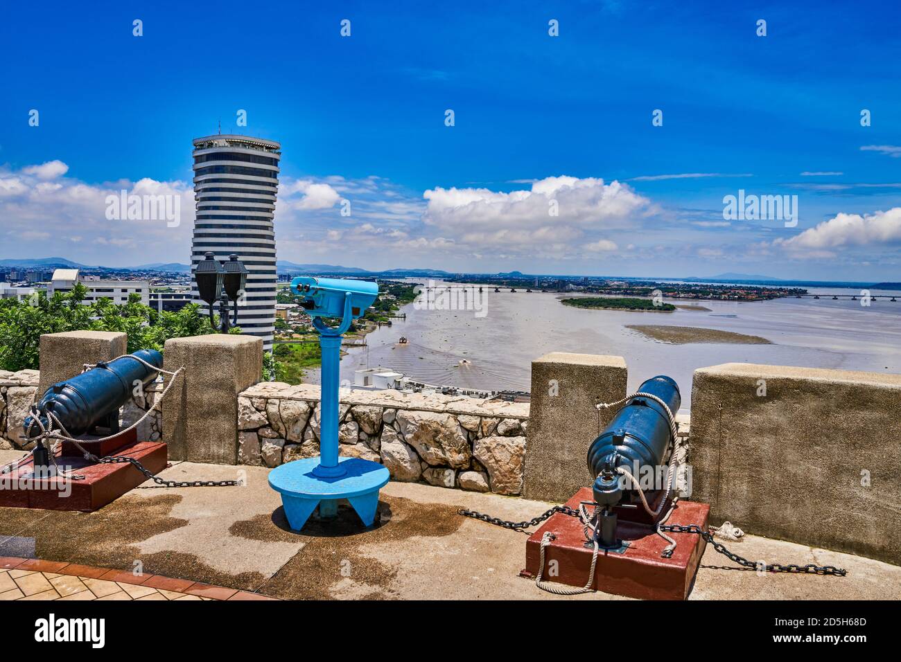 vue panoramique sur la rivière Guayaquil depuis le fort de la colline de santa anna Équateur en amérique du Sud Banque D'Images