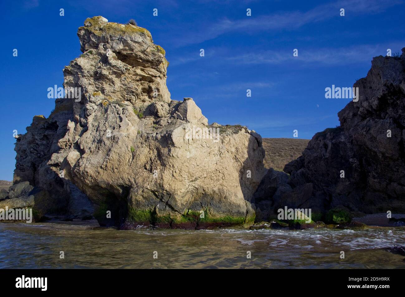 Massif rocheux sur les rives de la mer d'Azov Banque D'Images