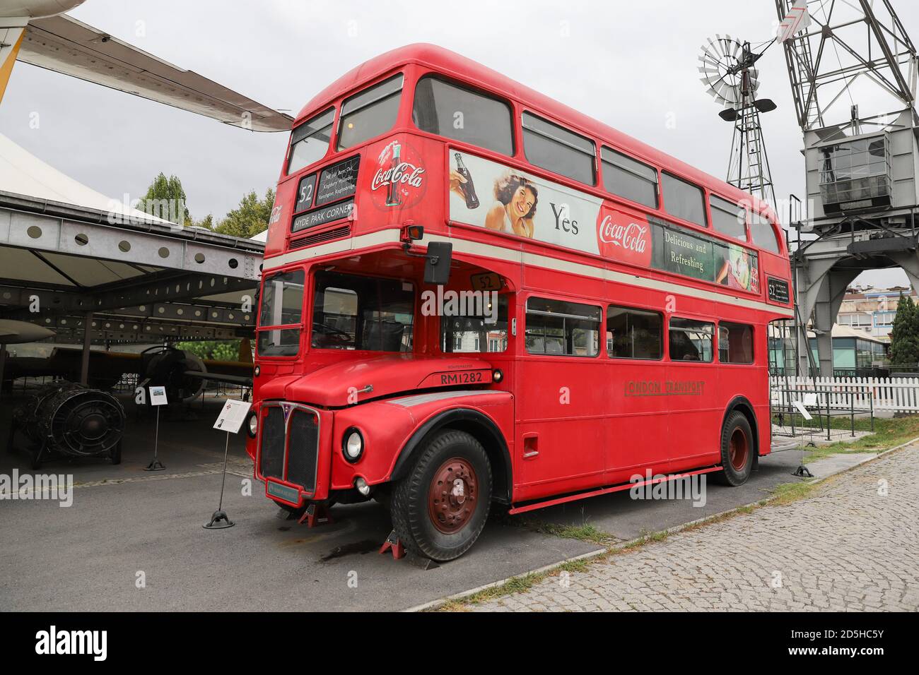 ISTANBUL, TURQUIE - 20 SEPTEMBRE 2020: Red Double Decker London bus à Rahmi M. Koc Industrial Museum. Le musée Koc est un musée industriel dédié au salut Banque D'Images