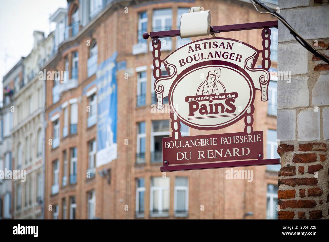 LILLE, FRANCE - 18 juillet 2013. Pâtisserie française, enseigne Boulangerie devant une boulangerie à Lille, France Banque D'Images