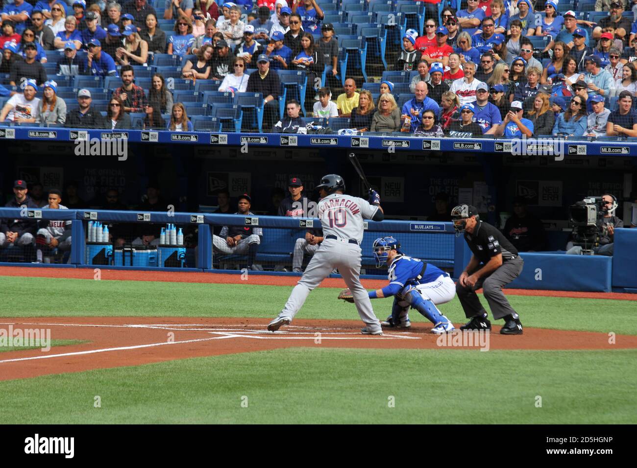 Premier baseman Edwin Encarnacion des Cleveland Indians qui se battent Un match contre les Blue Jays de Toronto au Centre Rogers Le 8 septembre 2018 Banque D'Images