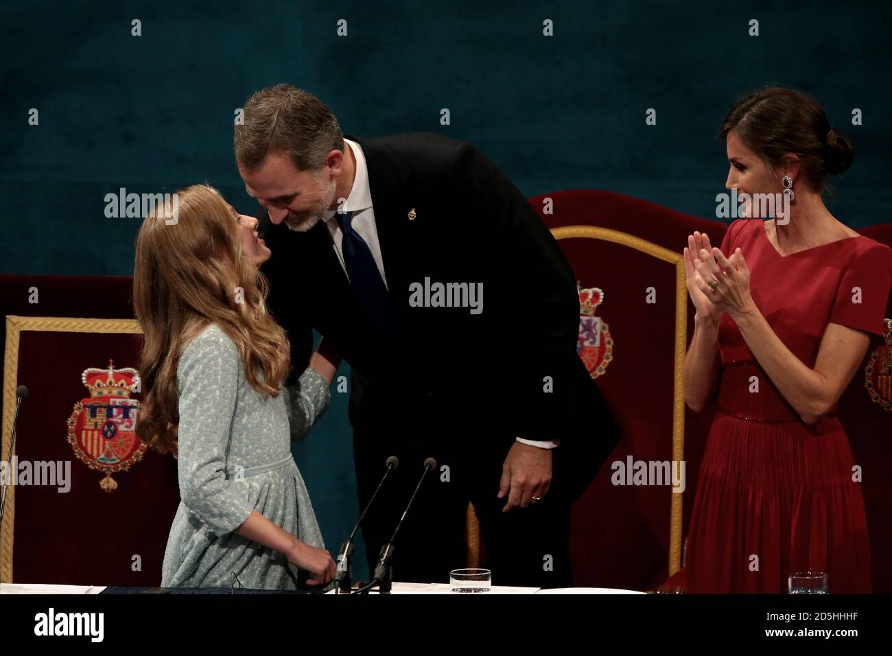 Oviedo, Espagne; 18/10/2019.- Archive photos. La famille royale espagnole, le roi Felipe VI, la reine Letizia et Infanta Sofia accomodany la princesse Leonor dans sa première participation aux prix qui portent son nom. Les prix de la princesse des Asturies 2020 seront décernés sans grand public. Le roi Felipe, la reine Letizia et Leonor arriveront à Oviedo jeudi pour la cérémonie de remise des prix qui aura lieu ce vendredi. En raison de la pandémie COVID-19 et cette fois-ci, le théâtre Campoamor ne sera pas le cadre de la cérémonie, mais la salle Covadonga de l'hôtel la Reconquista sera l'endroit où les rois seront Banque D'Images