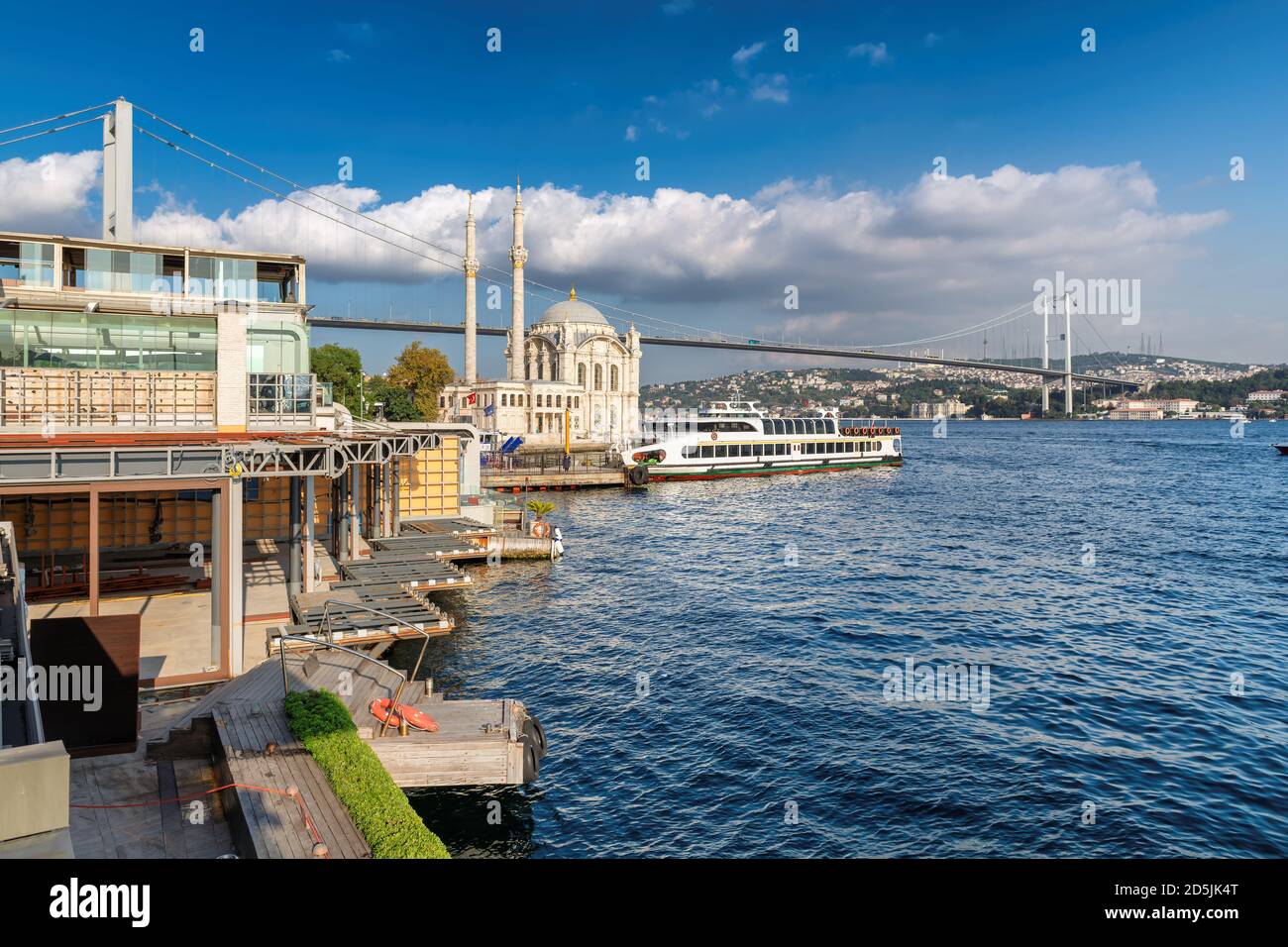 Mosquée Ortakoy et pont du Bosphore à Istanbul, Turquie Banque D'Images