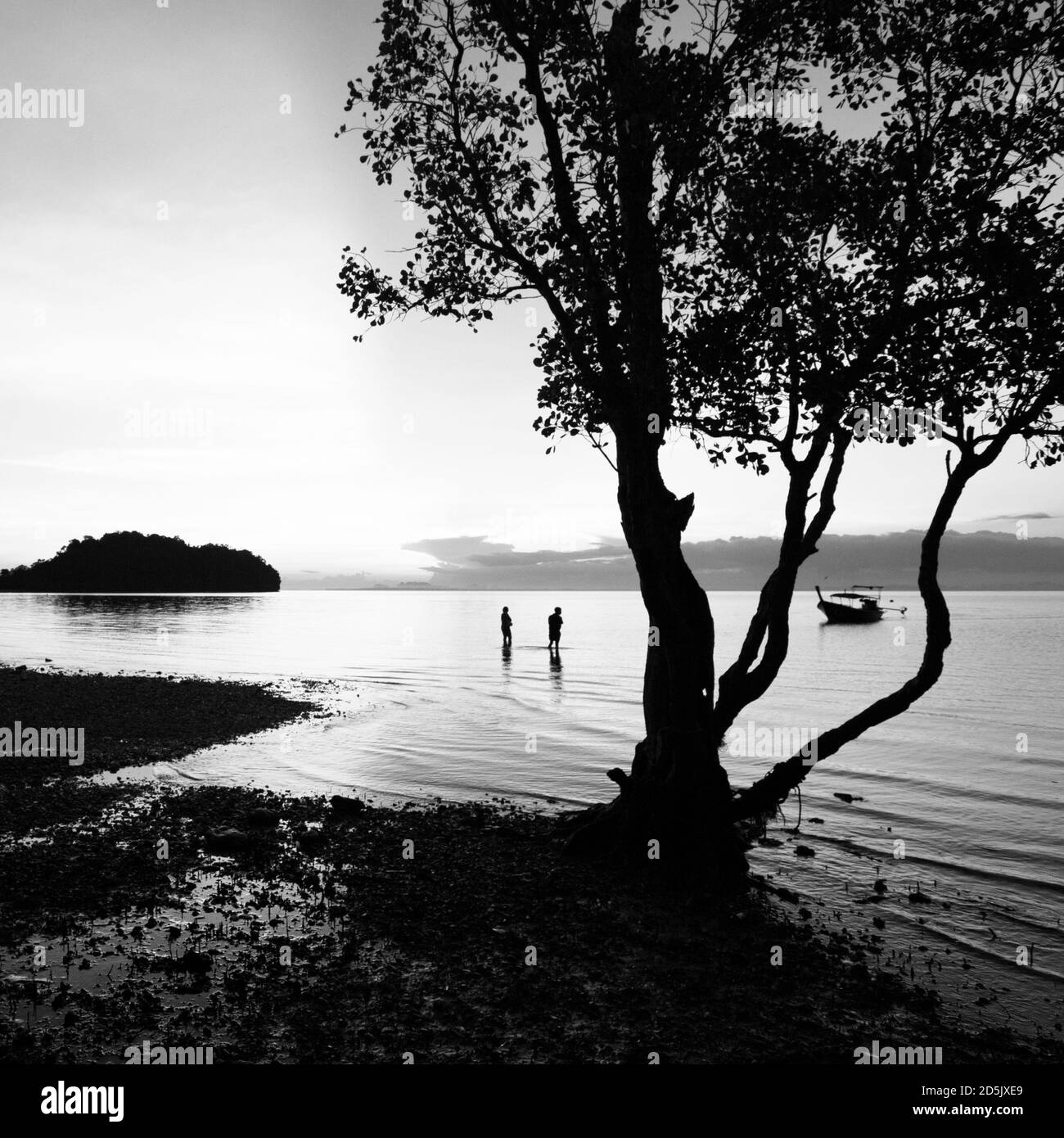 Railay Bay dans la photographie en noir et blanc Banque D'Images