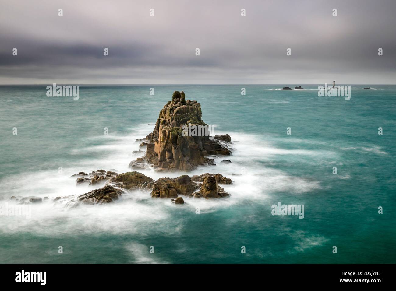 Phare de drakkars Land's End, Cornwall, UK Banque D'Images