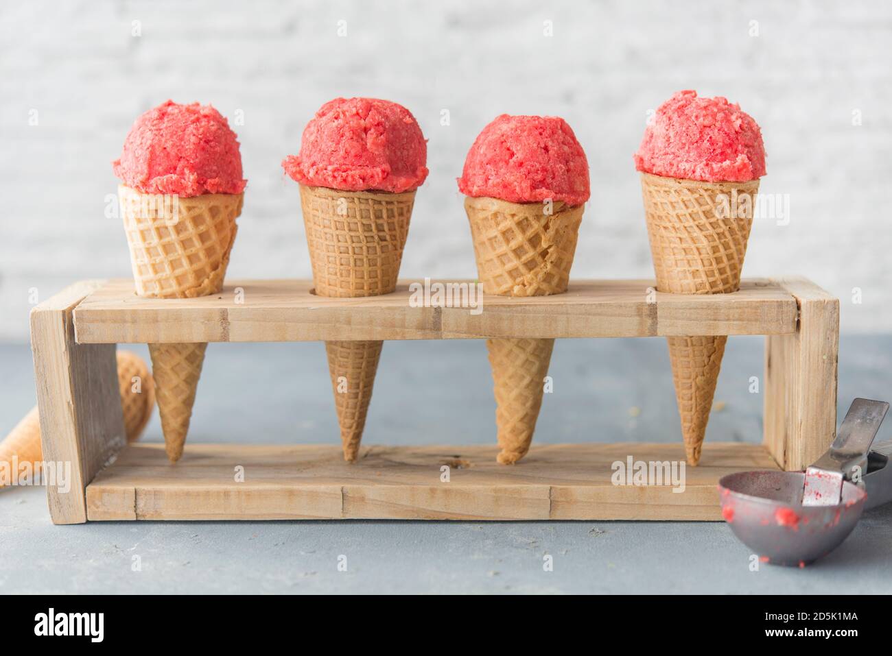 LA MEILLEURE RECETTE DE CRÈME GLACÉE AUX FRAISES Banque D'Images