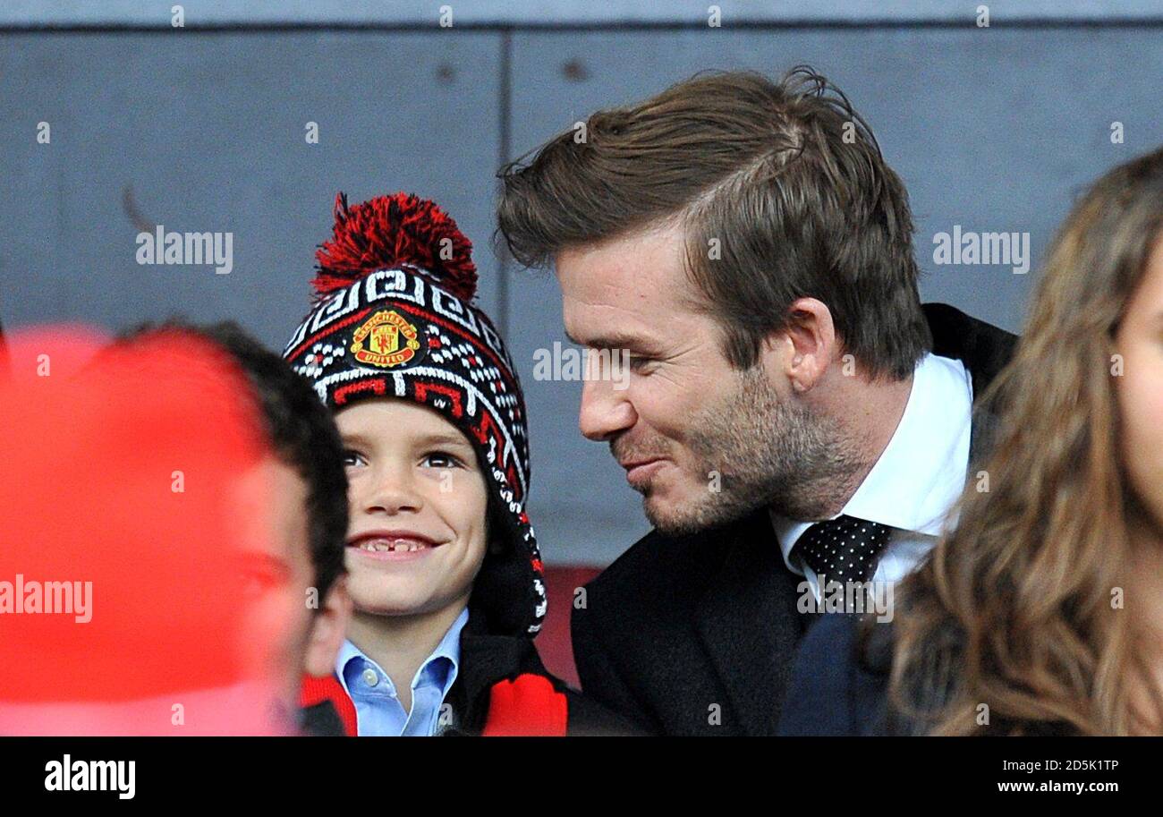 David Beckham avec son fils Romeo, dans les tribunes avant le coup d'envoi Banque D'Images