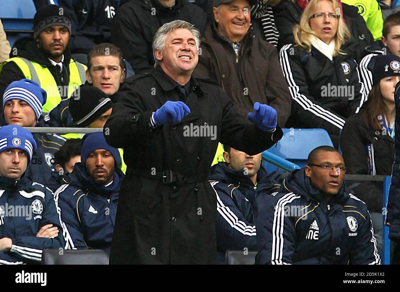 Carlo Ancelotti, le directeur de Chelsea, sur la ligne de contact Banque D'Images