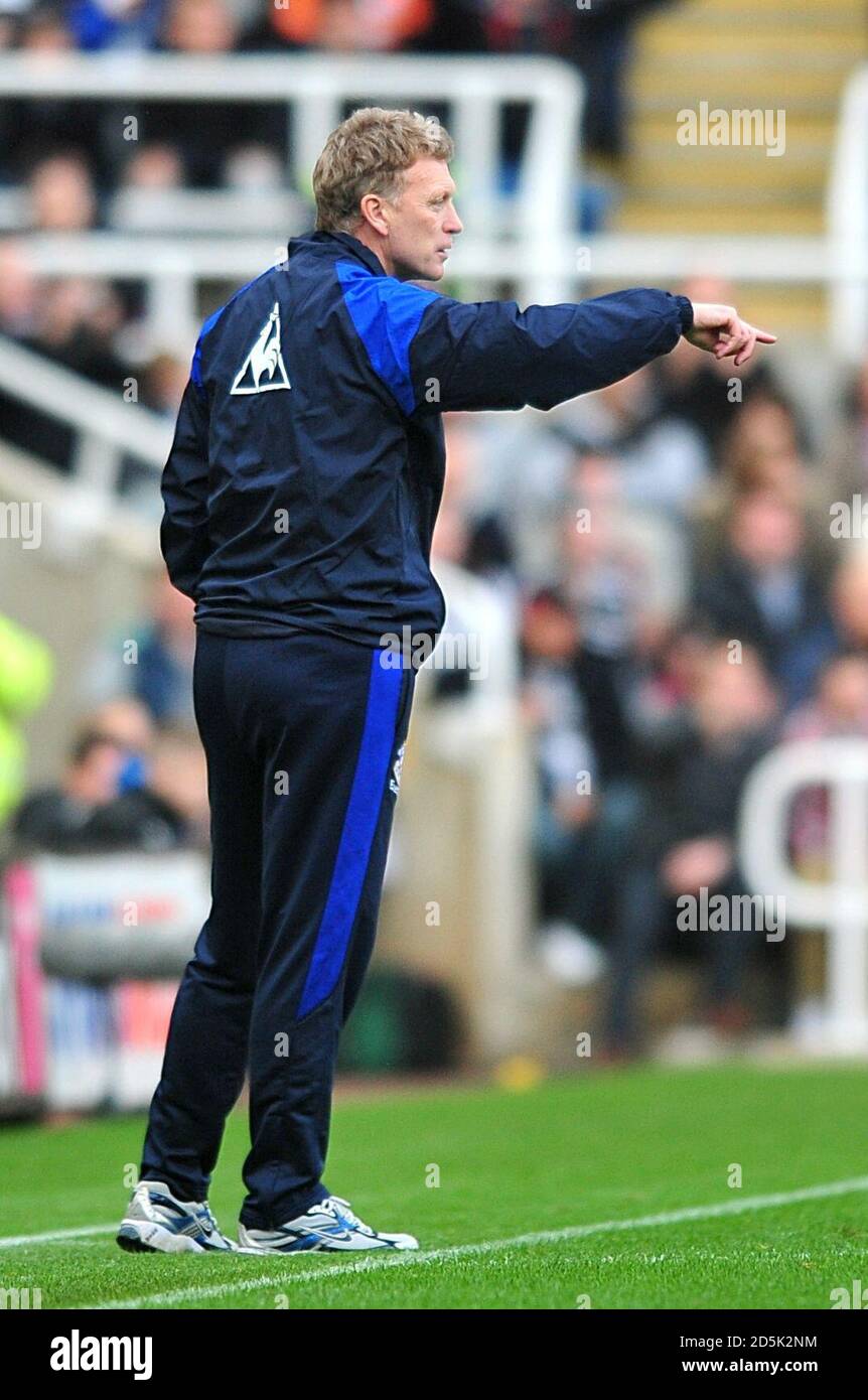 Le Manager d'Everton, David Moyes, fait des gestes sur le touchline. Banque D'Images